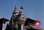 Standbild Kinder in Patan Durbar Square Kathmandu Nepal, 1969, aus Sekunde 13 historischem Filmmaterial Videoclip 65675043062
