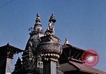 Standbild Kinder in Patan Durbar Square Kathmandu Nepal, 1969, aus Sekunde 14 historischem Filmmaterial Videoclip 65675043062