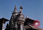 Standbild Kinder in Patan Durbar Square Kathmandu Nepal, 1969, aus Sekunde 16 historischem Filmmaterial Videoclip 65675043062