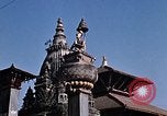 Standbild Kinder in Patan Durbar Square Kathmandu Nepal, 1969, aus Sekunde 19 historischem Filmmaterial Videoclip 65675043062