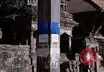 Standbild Kinder in Patan Durbar Square Kathmandu Nepal, 1969, aus Sekunde 24 historischem Filmmaterial Videoclip 65675043062