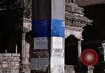 Standbild Kinder in Patan Durbar Square Kathmandu Nepal, 1969, aus Sekunde 26 historischem Filmmaterial Videoclip 65675043062