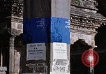 Standbild Kinder in Patan Durbar Square Kathmandu Nepal, 1969, aus Sekunde 29 historischem Filmmaterial Videoclip 65675043062