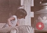 Standbild Kinder in Patan Durbar Square Kathmandu Nepal, 1969, aus Sekunde 32 historischem Filmmaterial Videoclip 65675043062