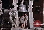 Standbild Kinder in Patan Durbar Square Kathmandu Nepal, 1969, aus Sekunde 39 historischem Filmmaterial Videoclip 65675043062
