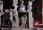 Standbild Kinder in Patan Durbar Square Kathmandu Nepal, 1969, aus Sekunde 42 historischem Filmmaterial Videoclip 65675043062