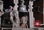 Standbild Kinder in Patan Durbar Square Kathmandu Nepal, 1969, aus Sekunde 44 historischem Filmmaterial Videoclip 65675043062