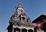 Standbild Kinder in Patan Durbar Square Kathmandu Nepal, 1969, aus Sekunde 60 historischem Filmmaterial Videoclip 65675043062