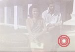 Standbild Frau spricht über Mikrofon Kathmandu Nepal, 1969, aus Sekunde 3 historischem Filmmaterial Videoclip 65675043064