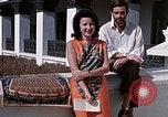 Standbild Frau spricht über Mikrofon Kathmandu Nepal, 1969, aus Sekunde 8 historischem Filmmaterial Videoclip 65675043064