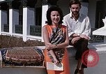 Standbild Frau spricht über Mikrofon Kathmandu Nepal, 1969, aus Sekunde 9 historischem Filmmaterial Videoclip 65675043064