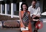Standbild Frau spricht über Mikrofon Kathmandu Nepal, 1969, aus Sekunde 13 historischem Filmmaterial Videoclip 65675043064