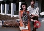 Standbild Frau spricht über Mikrofon Kathmandu Nepal, 1969, aus Sekunde 15 historischem Filmmaterial Videoclip 65675043064