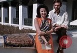 Standbild Frau spricht über Mikrofon Kathmandu Nepal, 1969, aus Sekunde 16 historischem Filmmaterial Videoclip 65675043064