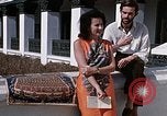 Standbild Frau spricht über Mikrofon Kathmandu Nepal, 1969, aus Sekunde 17 historischem Filmmaterial Videoclip 65675043064
