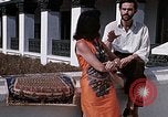 Standbild Frau spricht über Mikrofon Kathmandu Nepal, 1969, aus Sekunde 21 historischem Filmmaterial Videoclip 65675043064