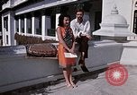 Standbild Frau spricht über Mikrofon Kathmandu Nepal, 1969, aus Sekunde 22 historischem Filmmaterial Videoclip 65675043064