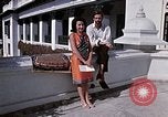 Standbild Frau spricht über Mikrofon Kathmandu Nepal, 1969, aus Sekunde 23 historischem Filmmaterial Videoclip 65675043064