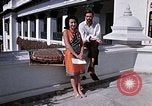 Standbild Frau spricht über Mikrofon Kathmandu Nepal, 1969, aus Sekunde 24 historischem Filmmaterial Videoclip 65675043064