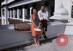 Standbild Frau spricht über Mikrofon Kathmandu Nepal, 1969, aus Sekunde 25 historischem Filmmaterial Videoclip 65675043064