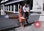 Standbild Frau spricht über Mikrofon Kathmandu Nepal, 1969, aus Sekunde 26 historischem Filmmaterial Videoclip 65675043064