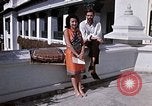 Standbild Frau spricht über Mikrofon Kathmandu Nepal, 1969, aus Sekunde 29 historischem Filmmaterial Videoclip 65675043064