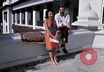 Standbild Frau spricht über Mikrofon Kathmandu Nepal, 1969, aus Sekunde 32 historischem Filmmaterial Videoclip 65675043064