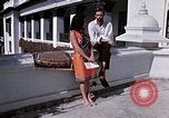 Standbild Frau spricht über Mikrofon Kathmandu Nepal, 1969, aus Sekunde 35 historischem Filmmaterial Videoclip 65675043064