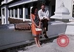 Standbild Frau spricht über Mikrofon Kathmandu Nepal, 1969, aus Sekunde 36 historischem Filmmaterial Videoclip 65675043064