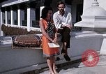 Standbild Frau spricht über Mikrofon Kathmandu Nepal, 1969, aus Sekunde 38 historischem Filmmaterial Videoclip 65675043064