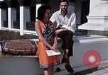 Standbild Frau spricht über Mikrofon Kathmandu Nepal, 1969, aus Sekunde 39 historischem Filmmaterial Videoclip 65675043064