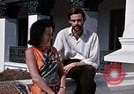 Standbild Frau spricht über Mikrofon Kathmandu Nepal, 1969, aus Sekunde 42 historischem Filmmaterial Videoclip 65675043064