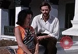 Standbild Frau spricht über Mikrofon Kathmandu Nepal, 1969, aus Sekunde 47 historischem Filmmaterial Videoclip 65675043064