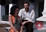 Standbild Frau spricht über Mikrofon Kathmandu Nepal, 1969, aus Sekunde 48 historischem Filmmaterial Videoclip 65675043064