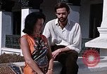 Standbild Frau spricht über Mikrofon Kathmandu Nepal, 1969, aus Sekunde 50 historischem Filmmaterial Videoclip 65675043064