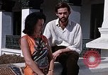 Standbild Frau spricht über Mikrofon Kathmandu Nepal, 1969, aus Sekunde 53 historischem Filmmaterial Videoclip 65675043064