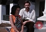 Standbild Frau spricht über Mikrofon Kathmandu Nepal, 1969, aus Sekunde 61 historischem Filmmaterial Videoclip 65675043064