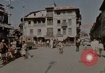 Immagine di Popolo nepalese per le strade di Kathmandu Kathmandu in Nepal, 1970, secondo 8 filmato di repertorio 65675043072