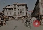 Immagine di Popolo nepalese per le strade di Kathmandu Kathmandu in Nepal, 1970, secondo 9 filmato di repertorio 65675043072