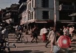 Immagine di Popolo nepalese per le strade di Kathmandu Kathmandu in Nepal, 1970, secondo 15 filmato di repertorio 65675043072