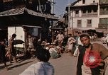 Immagine di Popolo nepalese per le strade di Kathmandu Kathmandu in Nepal, 1970, secondo 23 filmato di repertorio 65675043072