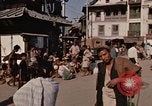 Immagine di Popolo nepalese per le strade di Kathmandu Kathmandu in Nepal, 1970, secondo 24 filmato di repertorio 65675043072