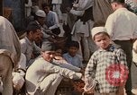 Immagine di Popolo nepalese per le strade di Kathmandu Kathmandu in Nepal, 1970, secondo 28 filmato di repertorio 65675043072