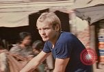 Immagine di Popolo nepalese per le strade di Kathmandu Kathmandu in Nepal, 1970, secondo 51 filmato di repertorio 65675043072