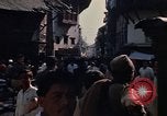 Immagine di Popolo nepalese per le strade di Kathmandu Kathmandu in Nepal, 1970, secondo 56 filmato di repertorio 65675043072