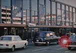 Standbild Flughafen London Heathrow London England Vereinigtes Königreich, 1965, aus Sekunde 6 historischem Filmmaterial Videoclip 65675043073