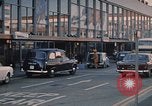 Standbild Flughafen London Heathrow London England Vereinigtes Königreich, 1965, aus Sekunde 7 historischem Filmmaterial Videoclip 65675043073