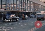 Standbild Flughafen London Heathrow London England Vereinigtes Königreich, 1965, aus Sekunde 8 historischem Filmmaterial Videoclip 65675043073