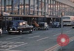 Standbild Flughafen London Heathrow London England Vereinigtes Königreich, 1965, aus Sekunde 10 historischem Filmmaterial Videoclip 65675043073