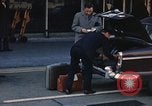 Standbild Flughafen London Heathrow London England Vereinigtes Königreich, 1965, aus Sekunde 15 historischem Filmmaterial Videoclip 65675043073